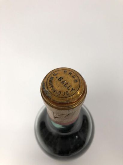 RHUM Bally 

Une bouteille, 1937. 

Plantations Lajus du Carbet. 

Niveau mi-épaule.

Capsule...