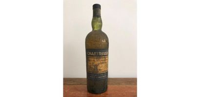 CHARTREUSE JAUNE GARNIER 

A bottle.

Low neck level. 

Stained and worn label.