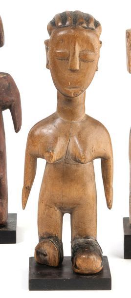 GHANA, Ewé

Statuette féminine.

En bois...