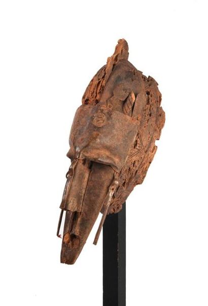 null MALI, Marka 

Very old dance mask.

Made of wood, copper and silvery metal,...