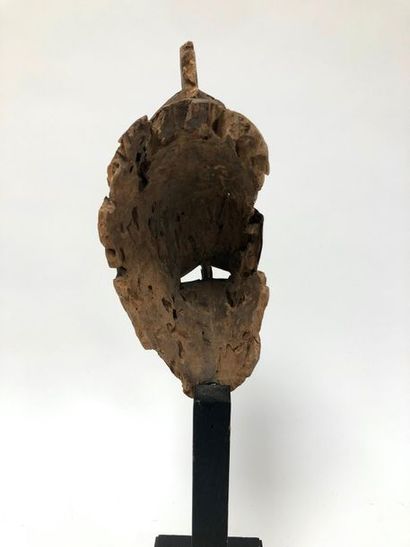 null MALI, Marka 

Very old dance mask.

Made of wood, copper and silvery metal,...