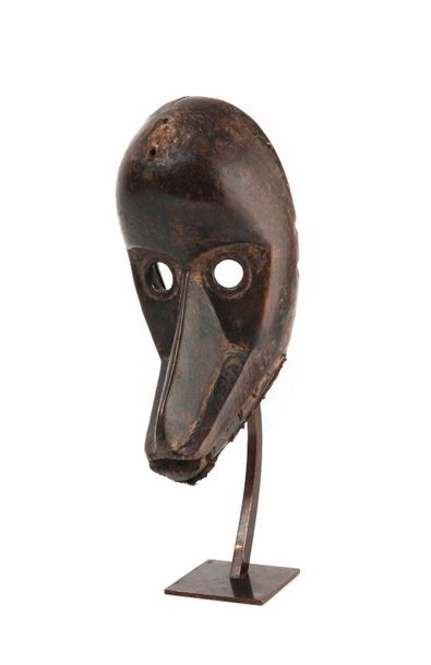 null COTE D'IVOIRE, Dan

Traditional dance mask 

Made of hardwood, with a long beak-shaped...