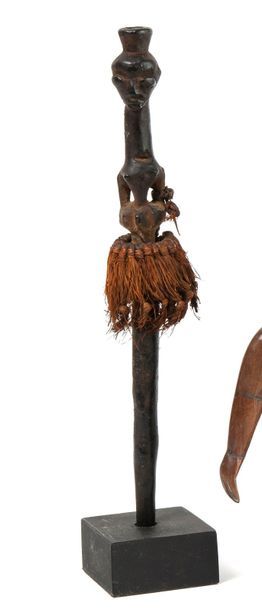 null R.P. DEM. OF CONGO, Bena Lulua

Protective charm.

In wood, representing a character...