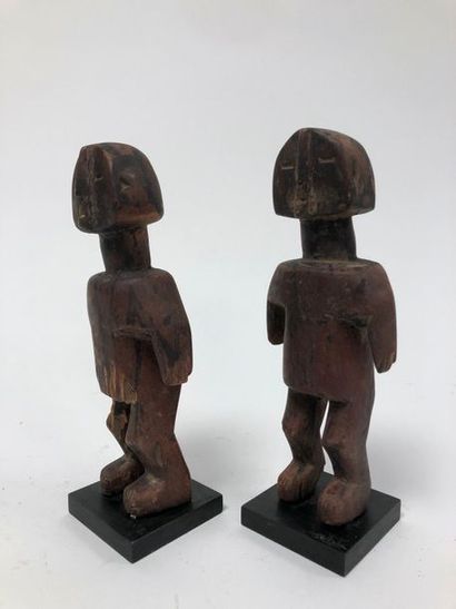 null GHANA, Ewé

Pair of twins.

In wood, represented standing, arms detached from...