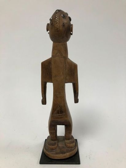 null MALI, Bambara

Female statue. 

Wooden statue represented standing, arms detached...