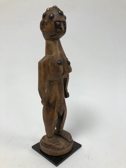 null MALI, Bambara

Statuette féminine. 

En bois représenté debout, les bras détachés...