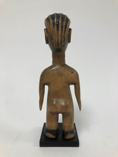 null GHANA, Ewé

Female statue.

Out of carved wood, standing. 

One foot missing.

Patina...