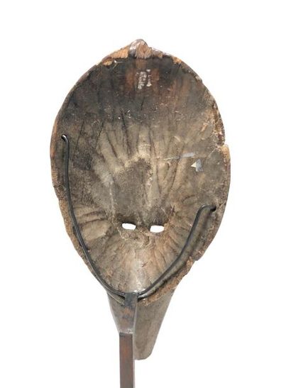 null MALI, Bambara / Malinké

Dance mask.

Made of carved wood with a long face and...