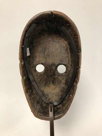 null COTE D'IVOIRE, Dan

Traditional dance mask 

Made of hardwood, with a long beak-shaped...