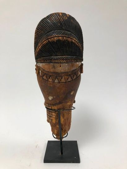 null Kuyu, Democratic Republic of Congo.

Kebe-Kebe marrot head made of light wood....