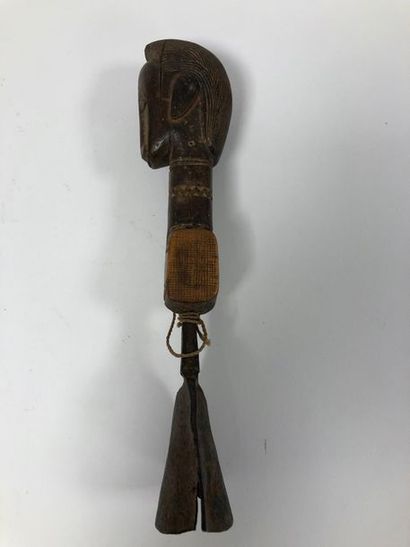 null COTE D'IVOIRE, Baoulé

Very beautiful ceremonial bell.

Made of wood, iron and...