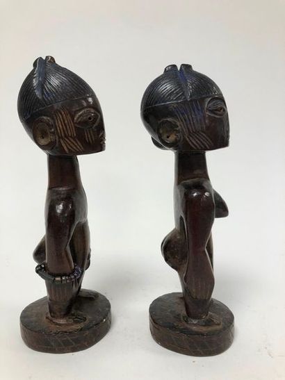 null NIGERIA, Ibedji

Belle paire de jumeaux.

En bois, masculin et féminin, debout,...