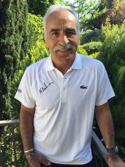 Mansour Bahrami Un polo Lacoste dédicacé, utilisé lors de Wimbledon 2019 - Taille...