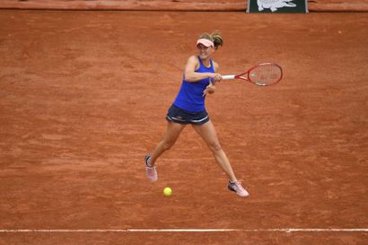 Fiona Ferro Une heure de tennis sur un court de la FFT (Roland Garros ou Centre National...