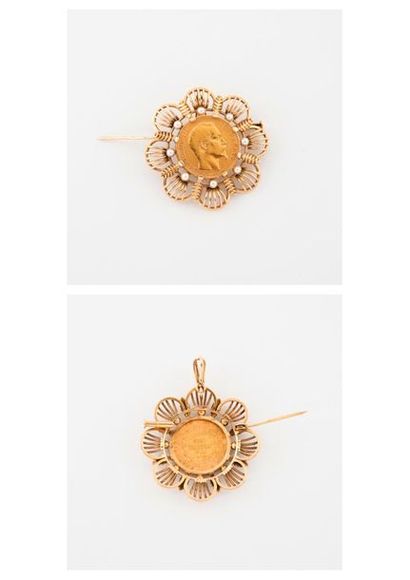null Pendant brooch in yellow gold (750) decorated with small seeds of white pearls...