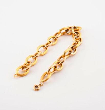 Bracelet en or jaune (750) à maillons ovales...