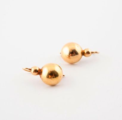 null Pair of yellow gold (750) sleepers with half-sphere pattern. 

Total weight:...