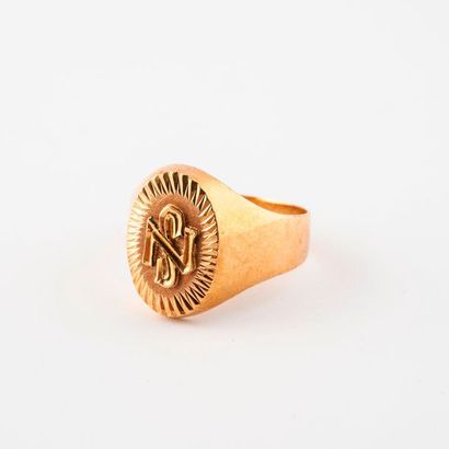 null Yellow gold signet ring (750) with NS numerals. 

Weight : 3,9 g. - Finger size...