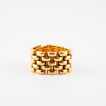 null Yellow gold (750) articulated ring with gadrooned links. 

Weight : 9,6 g. -...