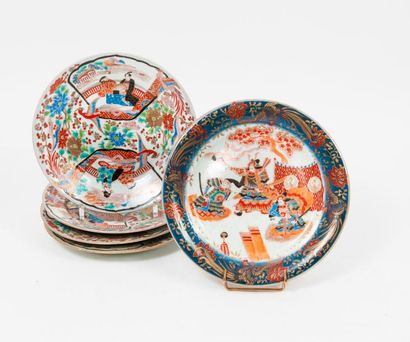 JAPON, fin XIXème - début du XXème siècle 

Lot comprenant : 

- 4 assiettes en porcelaine...