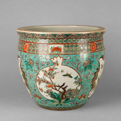 Chine, fin du XIXème - début du XXème siècle 

Circular porcelain aquarium decorated...