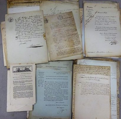DOCUMENTS divers des XVIIème, XVIIIème et XIXème siècles. 

A collection of 31 handwritten...
