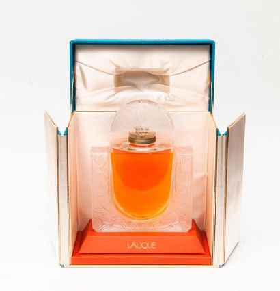 LALIQUE FRANCE, Eau de parfum Splash 

Dummy perfume bottle made of molded crystal...