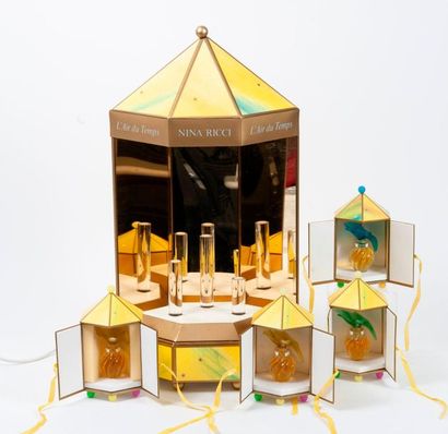 Nina RICCI & LALIQUE France, Collection L'air du temps 

- Display carousel made...