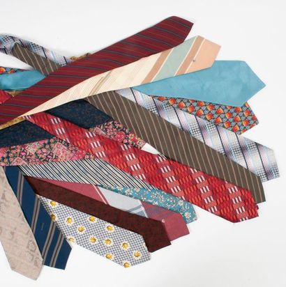 null A large number of men's ties, mainly made of silk, including CERRUTI, Paco RABANNE,...