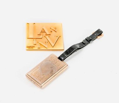 Yves Saint LAURENT 

Palette de maquillage de sac en métal doré à décor d'un coeur,...