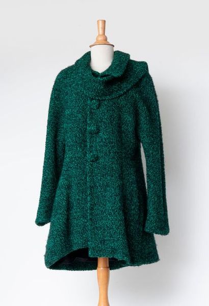 EMMANUELLE KHANH Paris 

Manteau trois-quart en laine tricotée verte et noire, à...