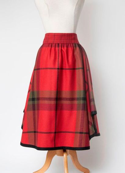 LANVIN Paris 

Long pleated skirt in a woollen blend with a tartan check pattern...