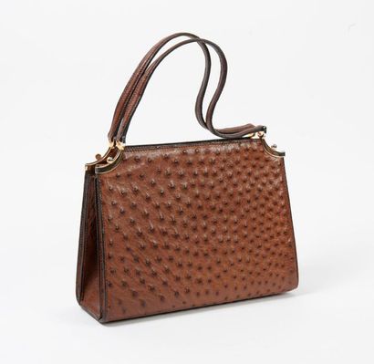 André COLLIN Paris 

Lady's bag in hazelnut ostrich leather with two handles, hand-carried.

Flap...