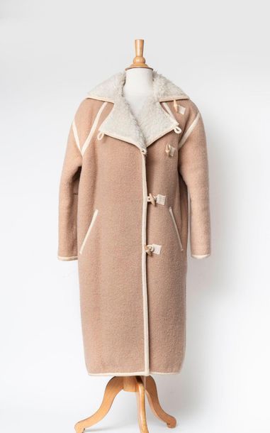 COURREGES 

Beige wool and mohair duffle coat with shearling lining. 

Closure by...