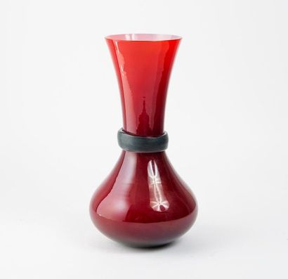 Simon MOORE & SALVIATI 

Fasciati vase, 2007. 

Murano glass. 

Signed and dated...