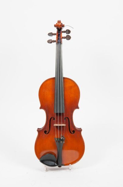 null Violin made in Marc Laberte's workshop around 1940.

Labels "Grand Prix Paris...