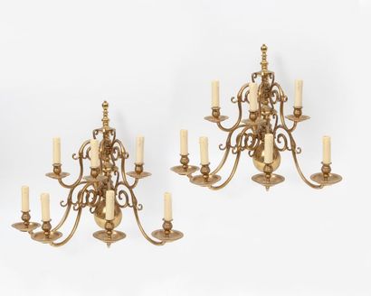  Pair of brass sconces with seven coiled light arms. 
Dutch style. 
H. : 58 cm. -...
