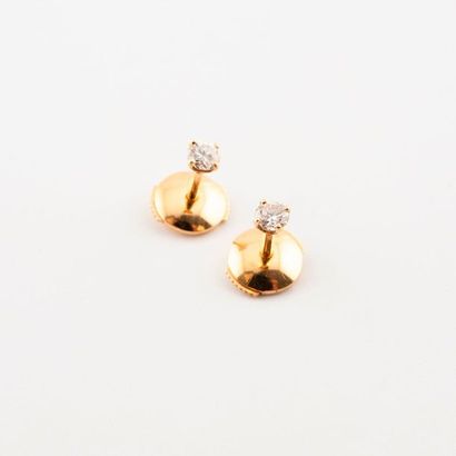 null Pair of yellow gold (750) studs with brilliant-cut diamonds in claw setting....