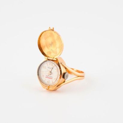 VILCA 

Yellow gold watch ring (750)

Valve with radiant decoration. 

Dial with...