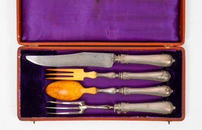 null Cutting set composed of four pieces in steel or patinated bone and handles in...