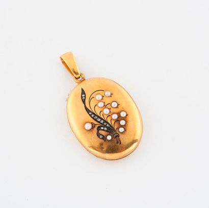 null Oval yellow gold (750) photo pendant with a strand of lily of the valley.

The...