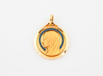 null Grande médaille circulaire en or jaune (750) au profil de la Vierge souligné...