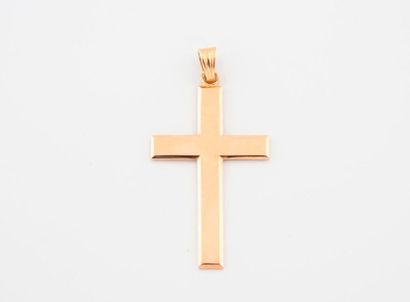null Pendant cross in yellow gold (750). 

Weight : 12,4 g. - H. : 5,3 cm. 

Stripes...