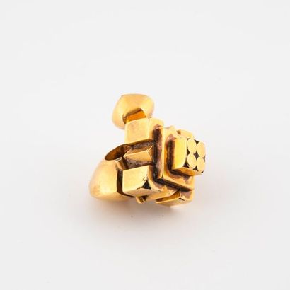 AMERIQUE LATINE, XXème siècle Coulant formant pendentif en feuilles d'or fourrées...