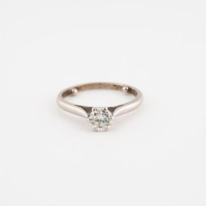 null Bague solitaire en platine (850) ornée d'un diamant de taille brillant moderne...