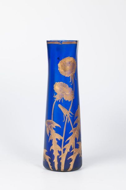 Seconde moitié du XIXème et XXème siècles Lot de verreries :
- Vase à col cylindrique...