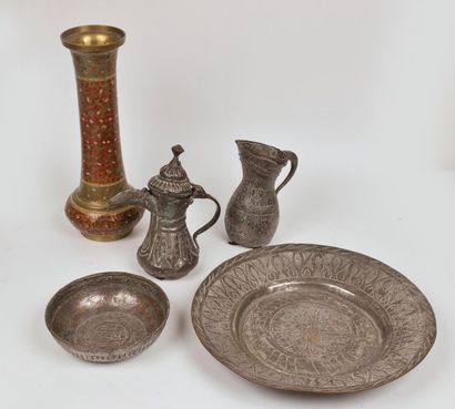 EMPIRE OTTOMAN, XIXème-XXème siècles - Lot de platerie et quelques pièces de forme...