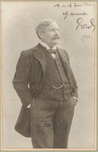 Trois photographies dédicacées à Eugène BRIEUX (1858-1932) et deux, dédicacées à...