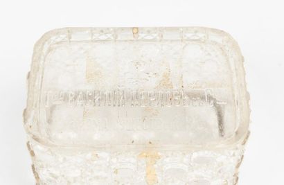 RUSSIE, seconde moitié du XIXème siècle Boîte à biscuits en cristal taillé.
Monture...