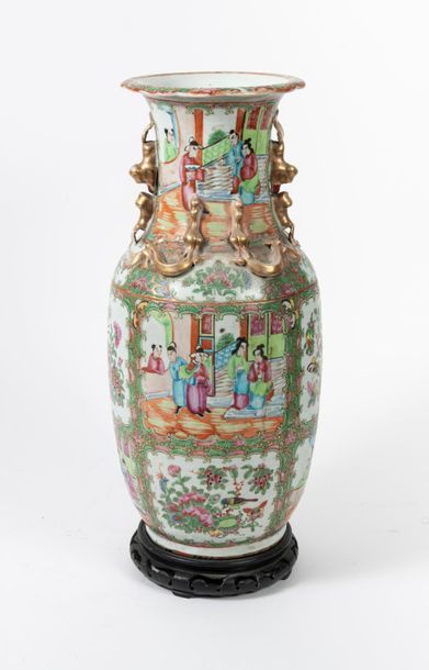 CHINE, fin du XIXème siècle ou XXème siècle - CANTON
Vase en porcelaine polychrome...